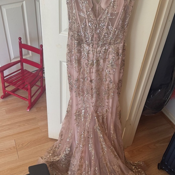 Dress - Picture 3 of 8